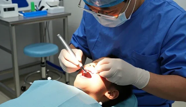 注重人才培养的两种做法对比及其实际取舍